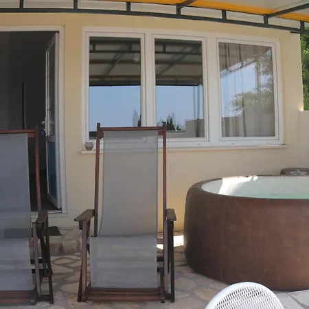 Boutique Carmen Bed & Breakfast Mlini