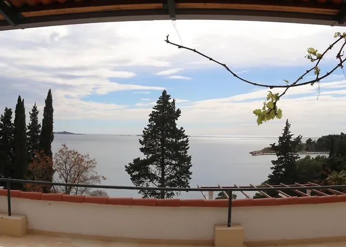 Boutique Carmen 4* Mlini