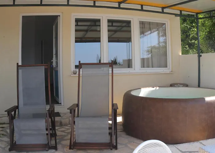 Boutique Carmen Bed & Breakfast Mlini