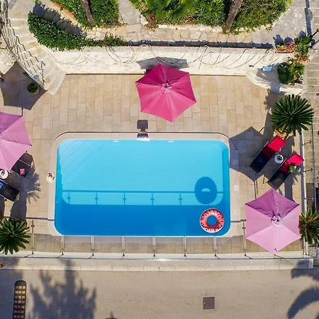 Boutique Carmen Bed and Breakfast