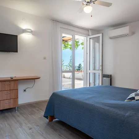 Boutique Carmen Bed & Breakfast